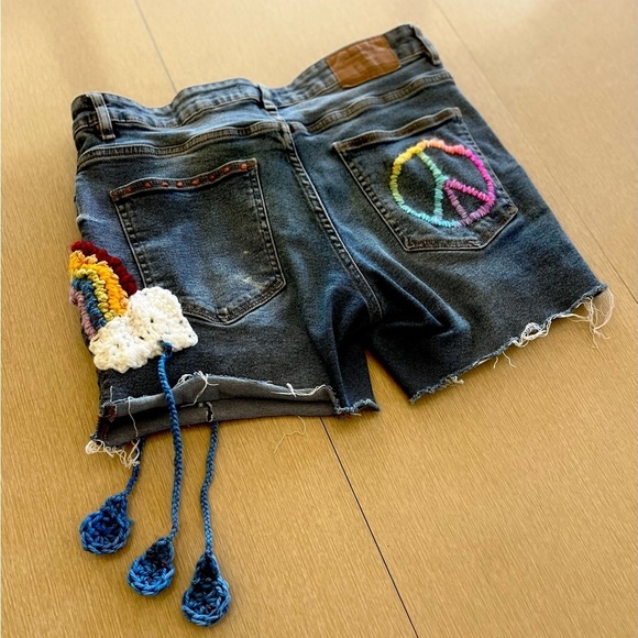 CUSTOM EMBROIDERED HIPPIE SHORTS - Picture 12 of 13